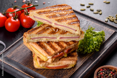 Photos Delicious fresh toast grill with cheese and ham