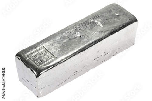 Tableau sur toile 99.995% fine indium ingot isolated on white background