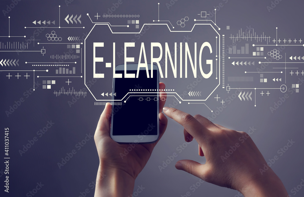 Obraz premium E-learning concept with person holding a white smartphone