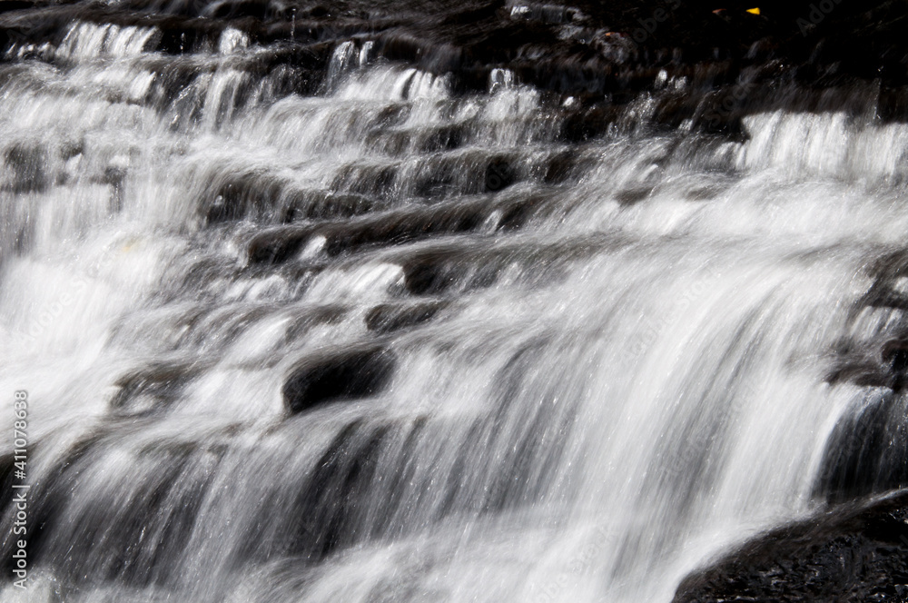 Fototapeta premium waterfall on the rocks in Veranópolis , Rio Grande do Sul