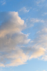 Canvas schilderij Blauw Gloeiende wolken in late namiddag  © knelson20