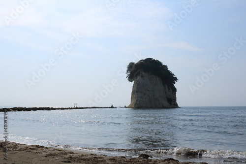 能登半島にある見附島通称軍艦島