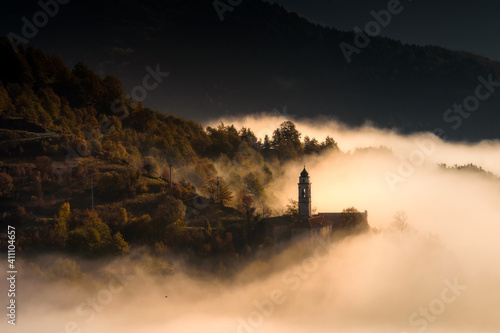 Salata di Vobbia nella nebbia all'alba, Genova 
