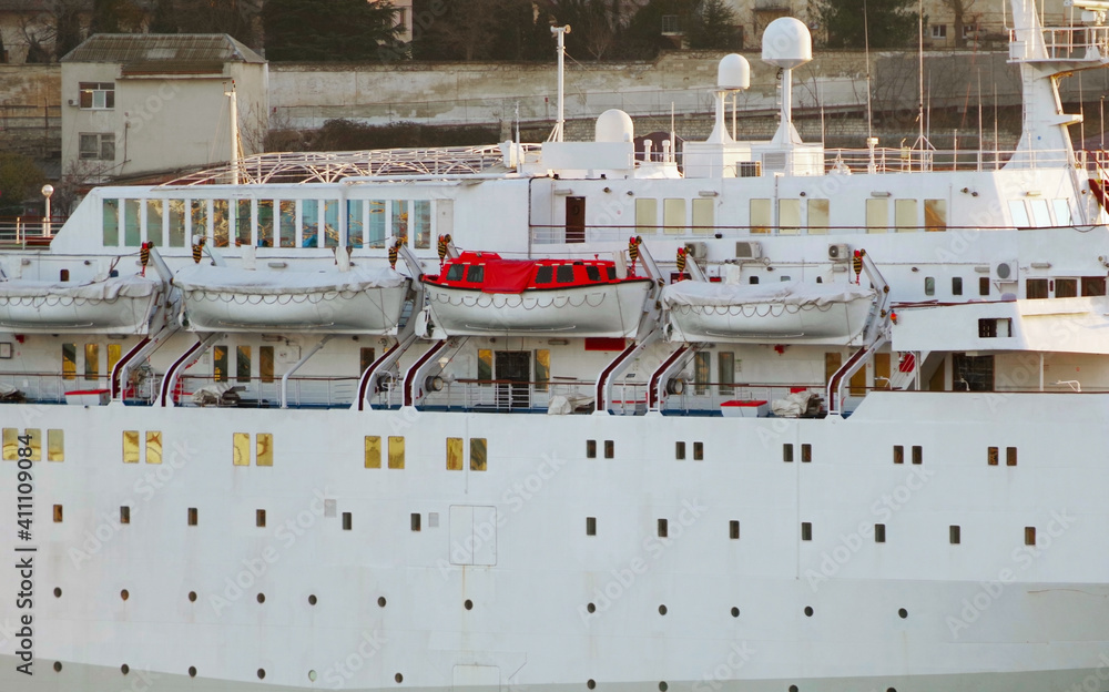 Naklejka premium Modern cruise ship