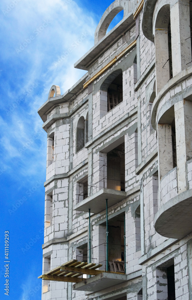 Obraz premium building under construction against sky