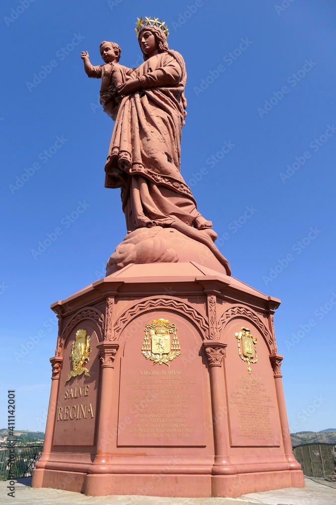 La statue de Notre-Dame-de-France dominant la ville du Puy-en-Velay
