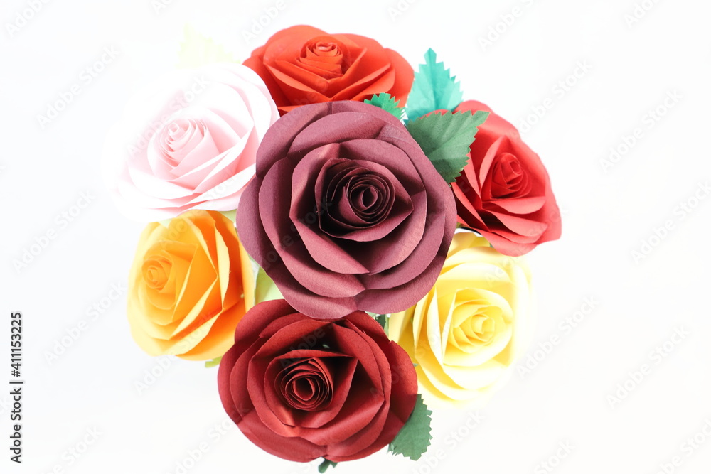 折り紙で作った手作りのバラの花 折り紙で作った手作りのバラの花