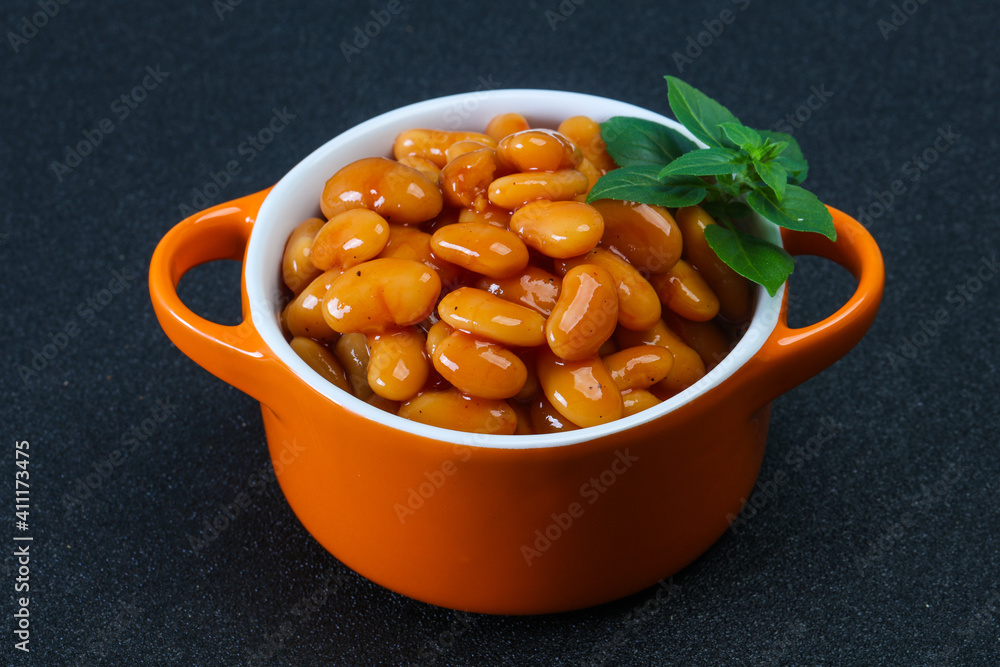 White beans with tomato sauce