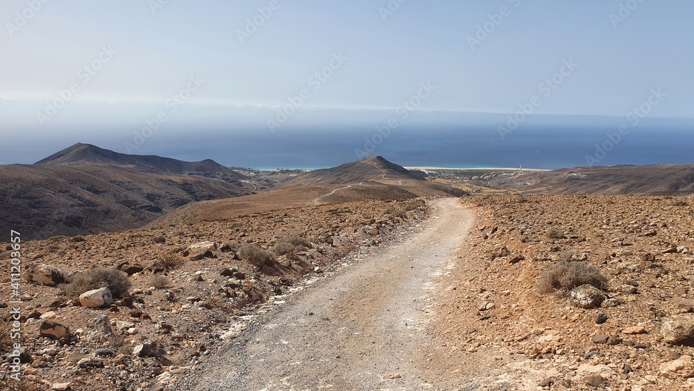 fuerteventura dessert climate Pico de la Zara hikking fuerteventura dessert climate Pico de la Zara hikking