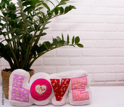 Cuadro en lienzo inscription LOVE on a white background