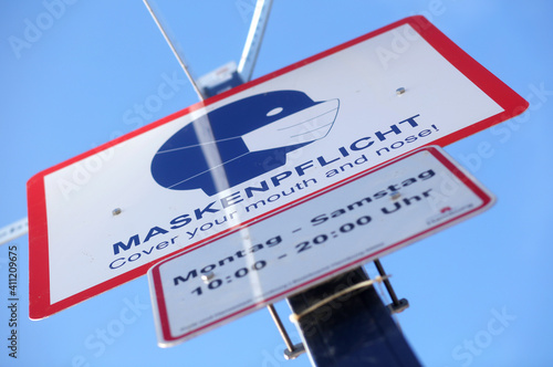 Maskenpflicht in der Fußgängerzone in Hamburg