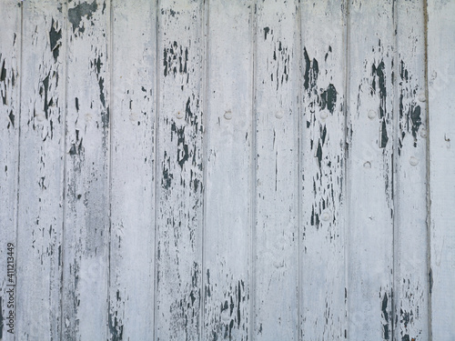 Wooden texture background surface with cracked white paint © Gustavo