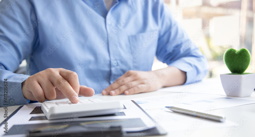 Fototapeta premium Financial businessman calculating corporate income tax data And analyzing charts of financial stocks that are in good condition with growth and progress, Investment in finance and accounting.