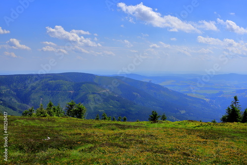 Widok ze szczytu góry © Grzegorz