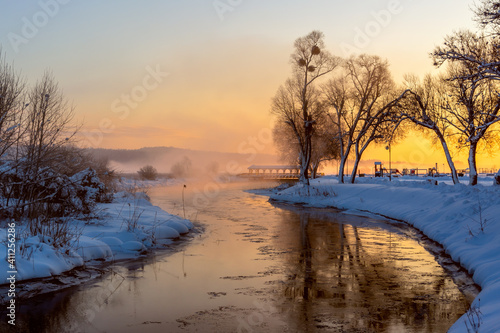 Mroźny zimowy poranek w miasteczku Supraśl, Podlasie, Polska