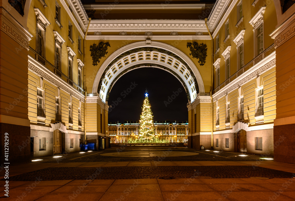 Arch of the General Staff. Palace Square St. Petersburg. New Year Christmas tree Arch of the General Staff. Palace Square St. Petersburg. New Year Christmas tree