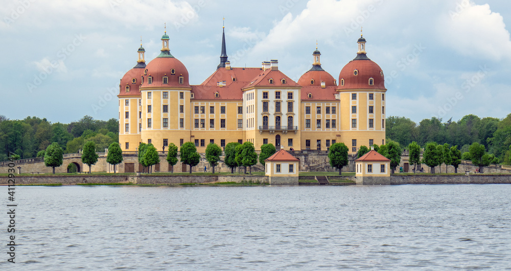 wundervolle Blicke auf Schloss Moritzburg