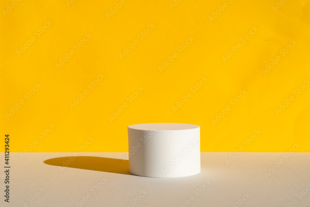 Minimal product display