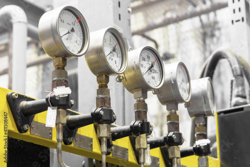 pressure gauges stand in a row