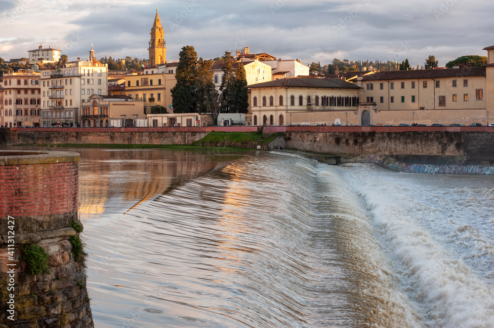 A view of the Arno river at sunset, close to Lungarno Amerigo Vespucci, Florence, italy.