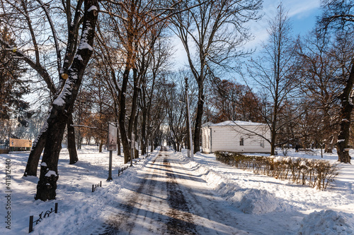 walk through the winter park of the city of Chernihiv1 © Михаил Шорохов