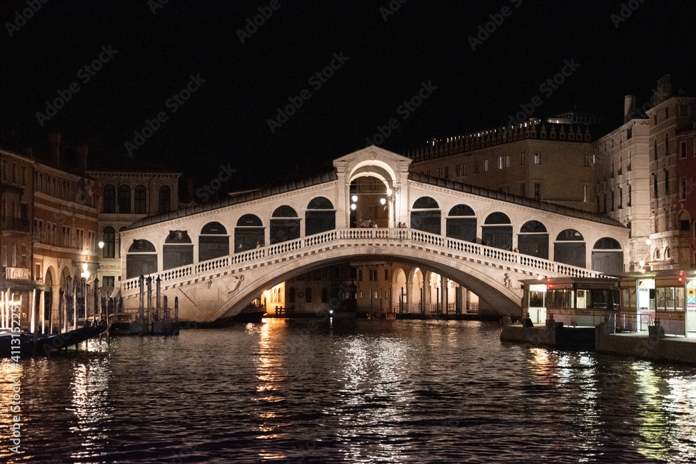 The Rialto Bridge over the Grand Canal, City of Venice, Italy, Europe