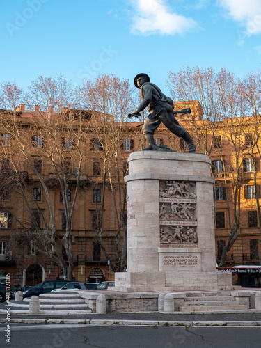 monumento ai bersaglieri, corpo dell'esercito che nel 1870 entrò a Roma, unificandola al Regno d'Italia photo