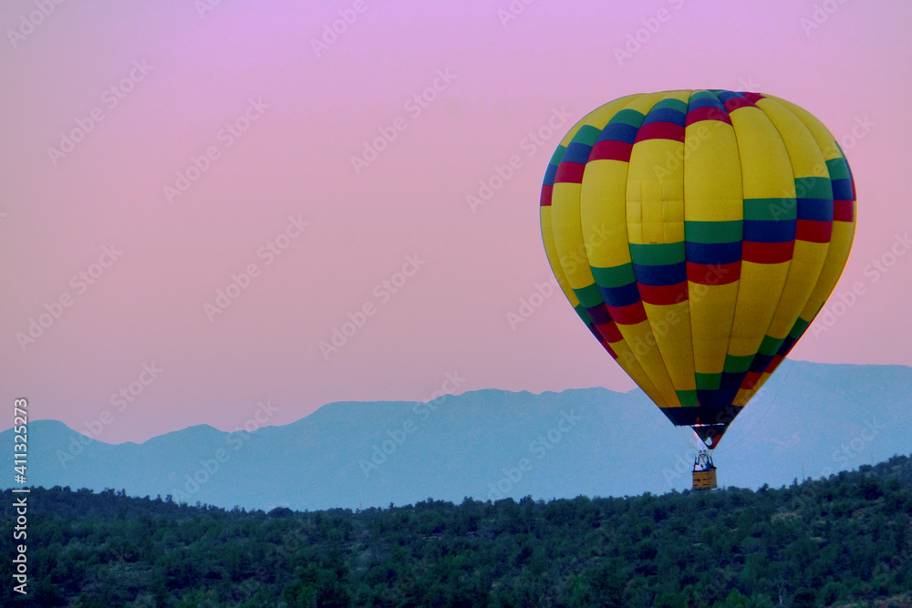 Naklejka premium Hot Air Balloon at Sunrise