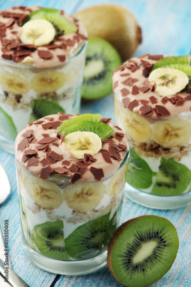 Trifle desserts with bananas, kiwi and yogurt Trifle desserts with bananas, kiwi and yogurt