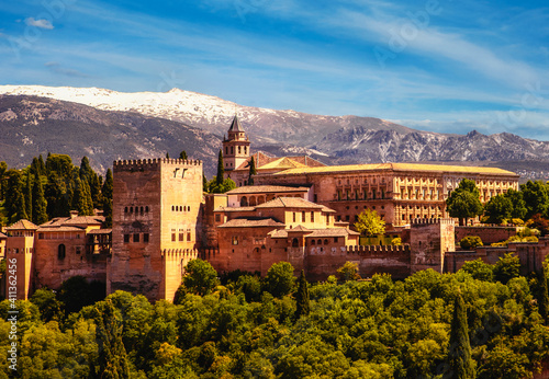 Canvas Print Panoramic of Alahambra with mountains, snow-capped peaks and blue sky in the bac
