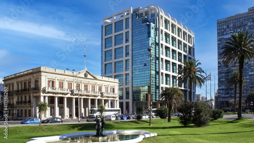 Wallpaper Mural Montevideo Plaza de Independencia, Independence square in historic city center. Torontodigital.ca
