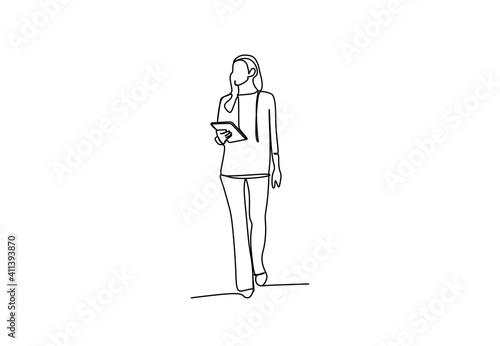 Businesswoman walking at the street - Continuous one line drawing