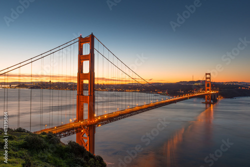 Fototapeta Naklejka Na Ścianę i Meble -  Golden Gate Bridge at Dawn in San Francisco California