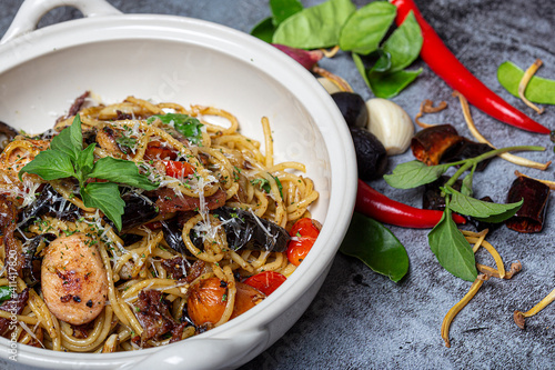 Spaghetti stir-fried in a plate