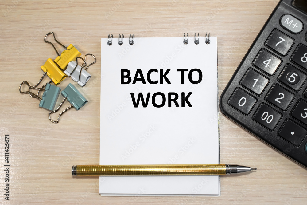 The message on the notepad goes back to work. Calculator and colored paper clips to the pen. The message on the notepad goes back to work. Calculator and colored paper clips to the pen.