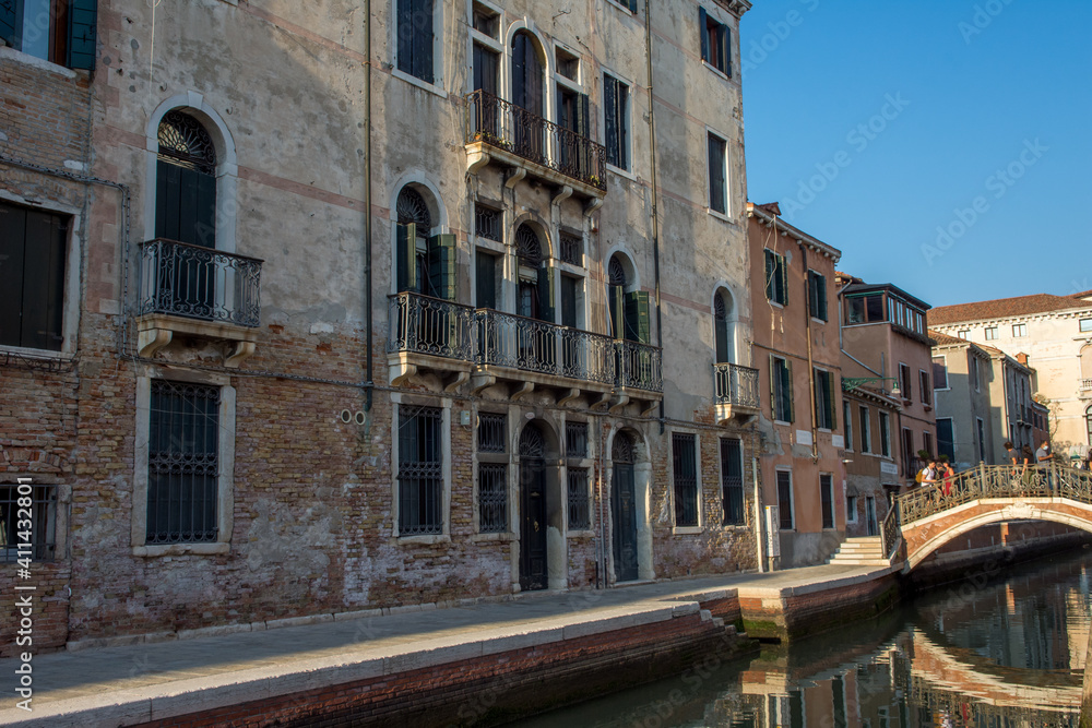 discovery of the city of Venice and its small canals and romantic alleys