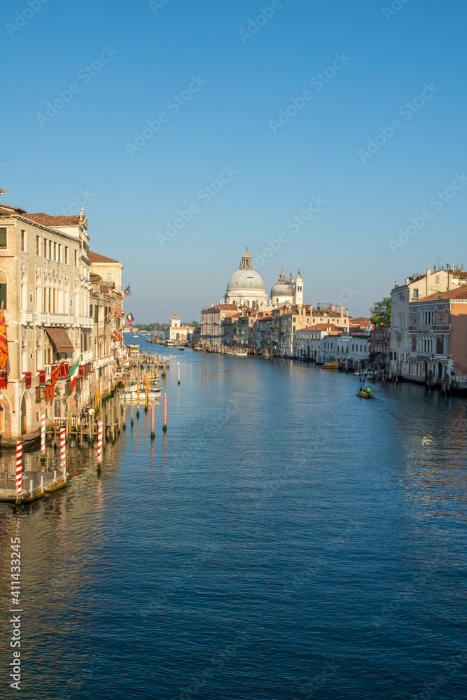 Fototapeta premium discovery of the city of Venice and its small canals and romantic alleys