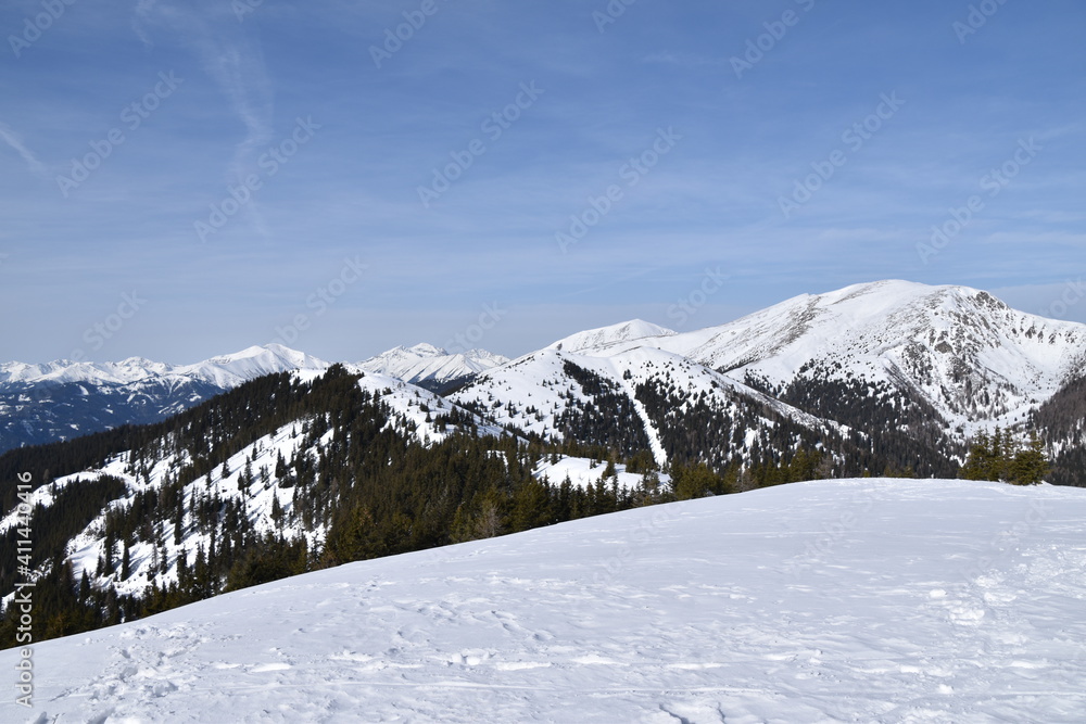 Rosenkogel mit Blick auf die niederen Tauern (Glaneck) in der Steiermark, Österreich