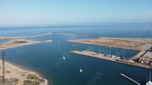 Wallpaper Mural Port Leucate, sortie du port Torontodigital.ca