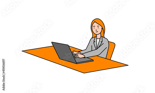 PCに向かってデスクワークをする女性ワーカー