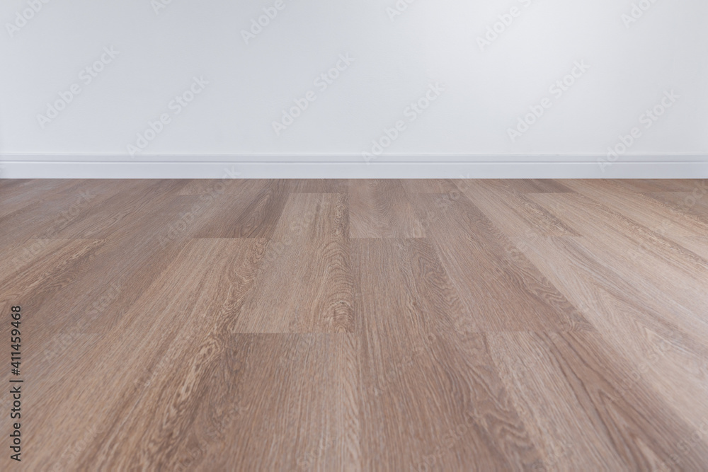 Wooden floor with white wall and floor skirting - obrazy, fototapety, plakaty 