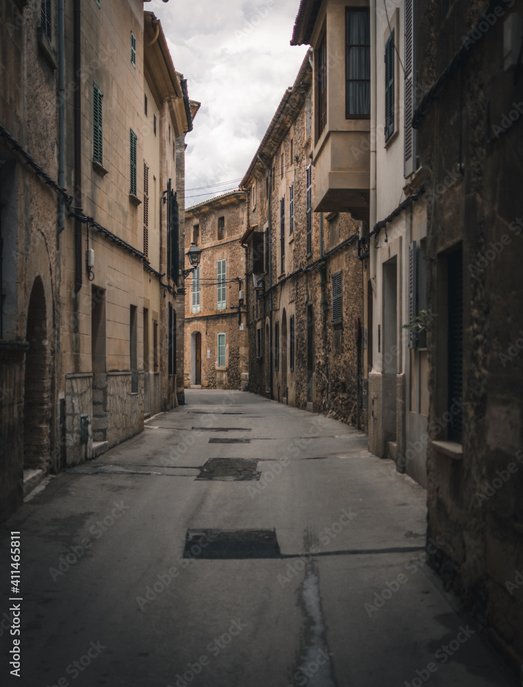 Fototapeta premium spanish village, street view of an old alley