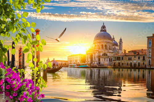 Grand canal and flowers © Givaga