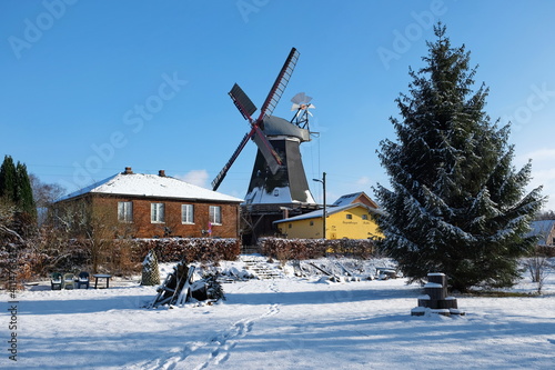 Hamburg Kirchwerder, Riepenburger Mühle im Winter mit Schnee.