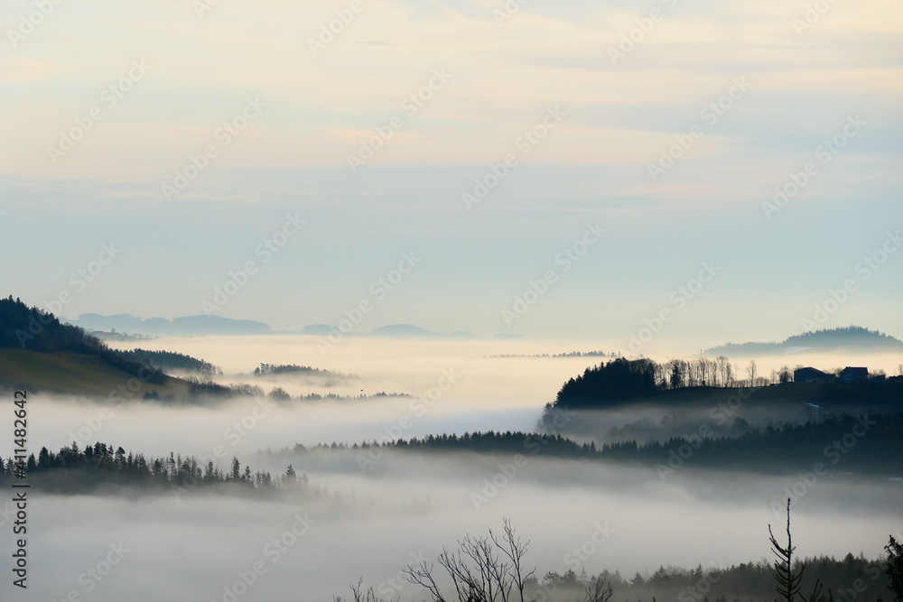 Blick auf den Nebel im Tal,