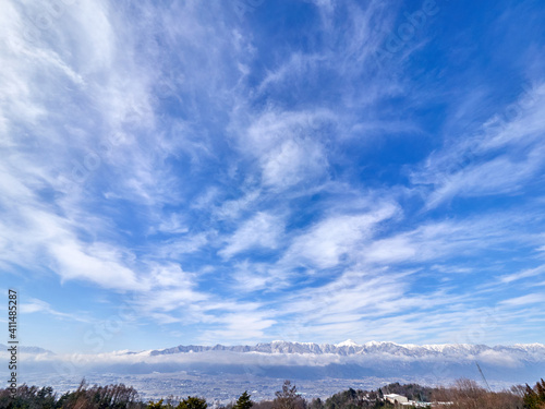 Fototapeta Naklejka Na Ścianę i Meble -  松本市内から冬の北アルプス方面を望む 長野県