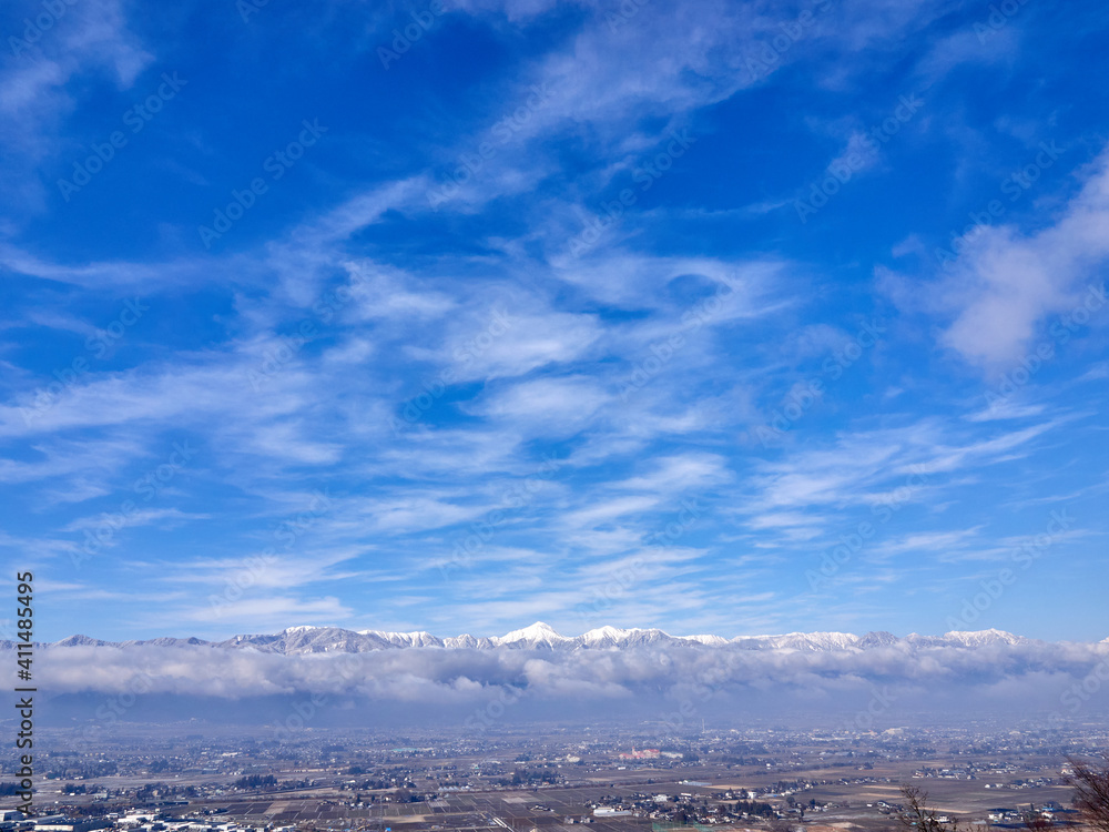 松本市内から冬の北アルプス方面を望む 長野県