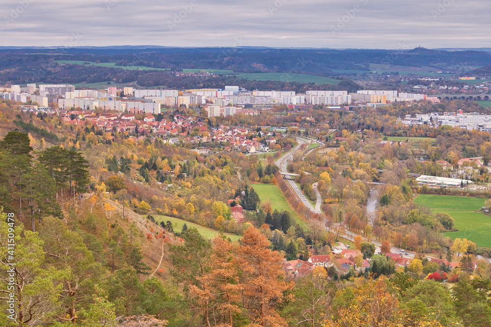 Blick von der Saale Horizontale auf den Stadtteil Lobeda in Jena, Thüringen, Deutschland	