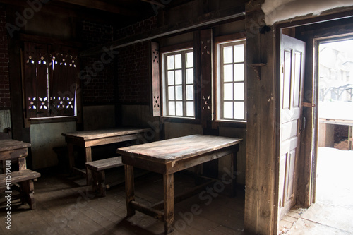 Foto An old abandoned tavern of the Middle Ages. Empty cafe