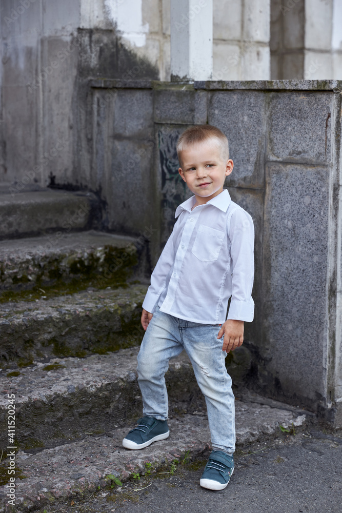 child in the city child in the city